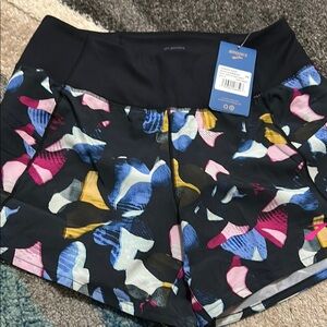 Brooks , Women shorts NWT